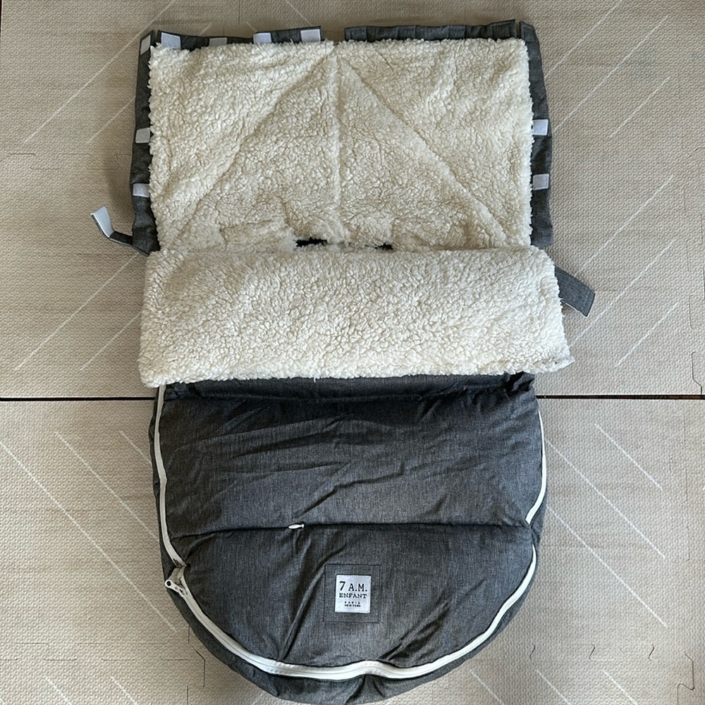 7 A.M. ENFANT LambPOD
Stroller & Car seat foot muff